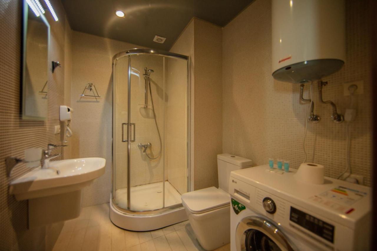 Tower Apartments 巴统 外观 照片