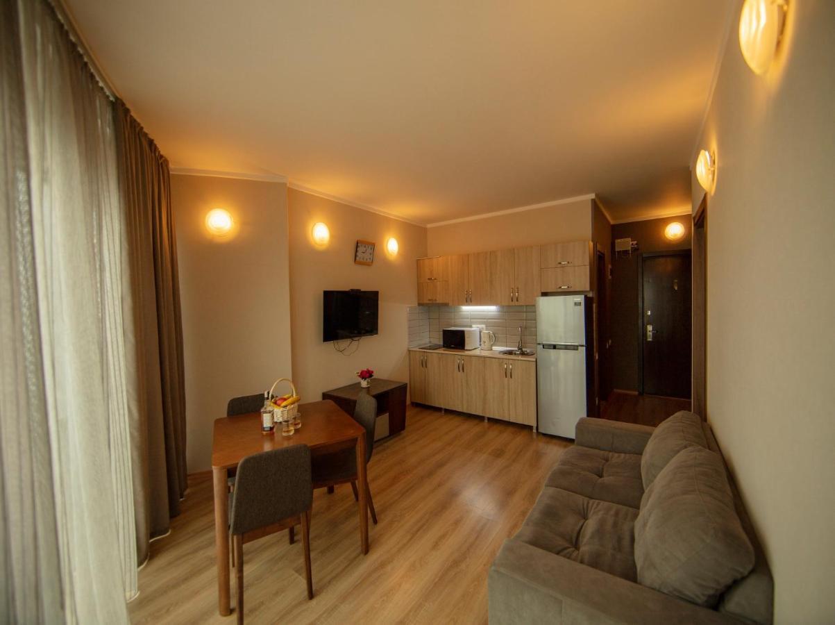 Tower Apartments 巴统 外观 照片