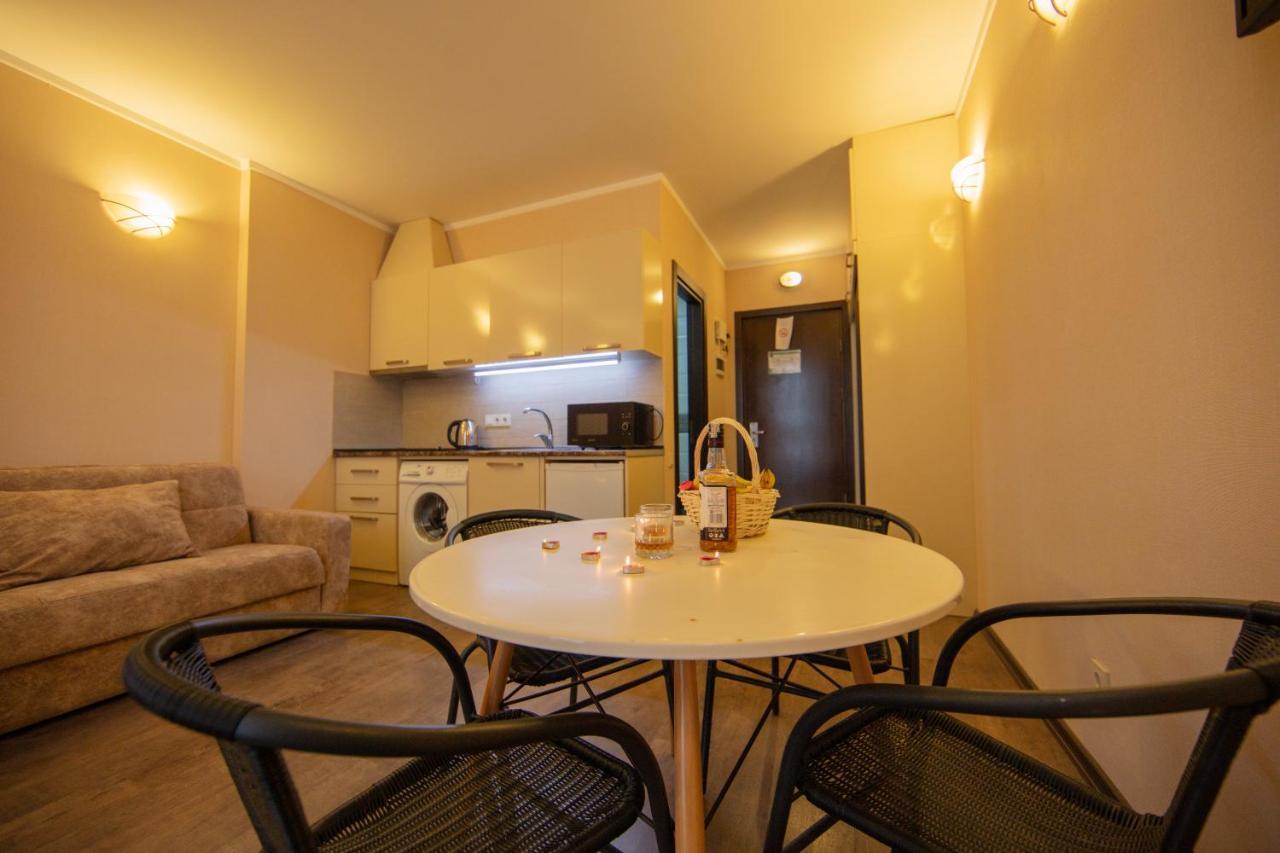 Tower Apartments 巴统 外观 照片