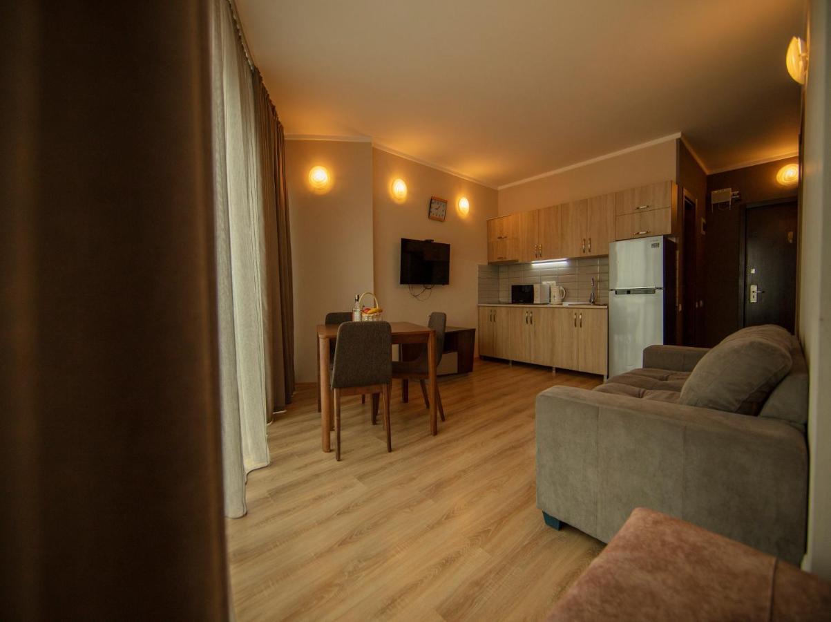 Tower Apartments 巴统 外观 照片