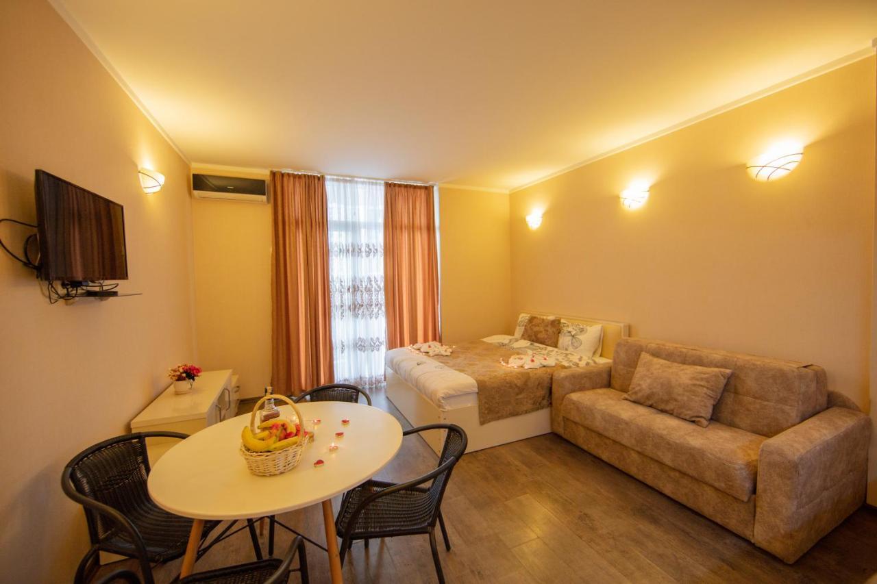 Tower Apartments 巴统 外观 照片