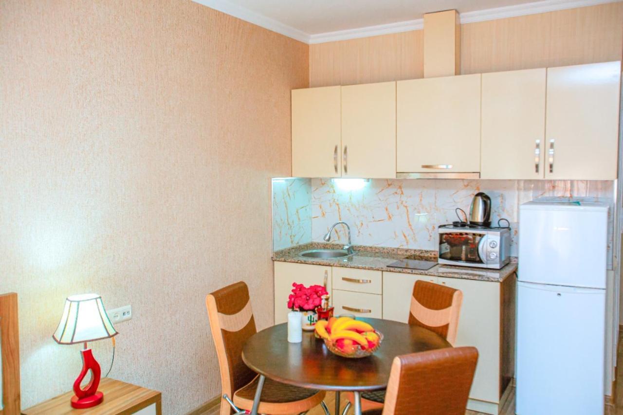 Tower Apartments 巴统 外观 照片