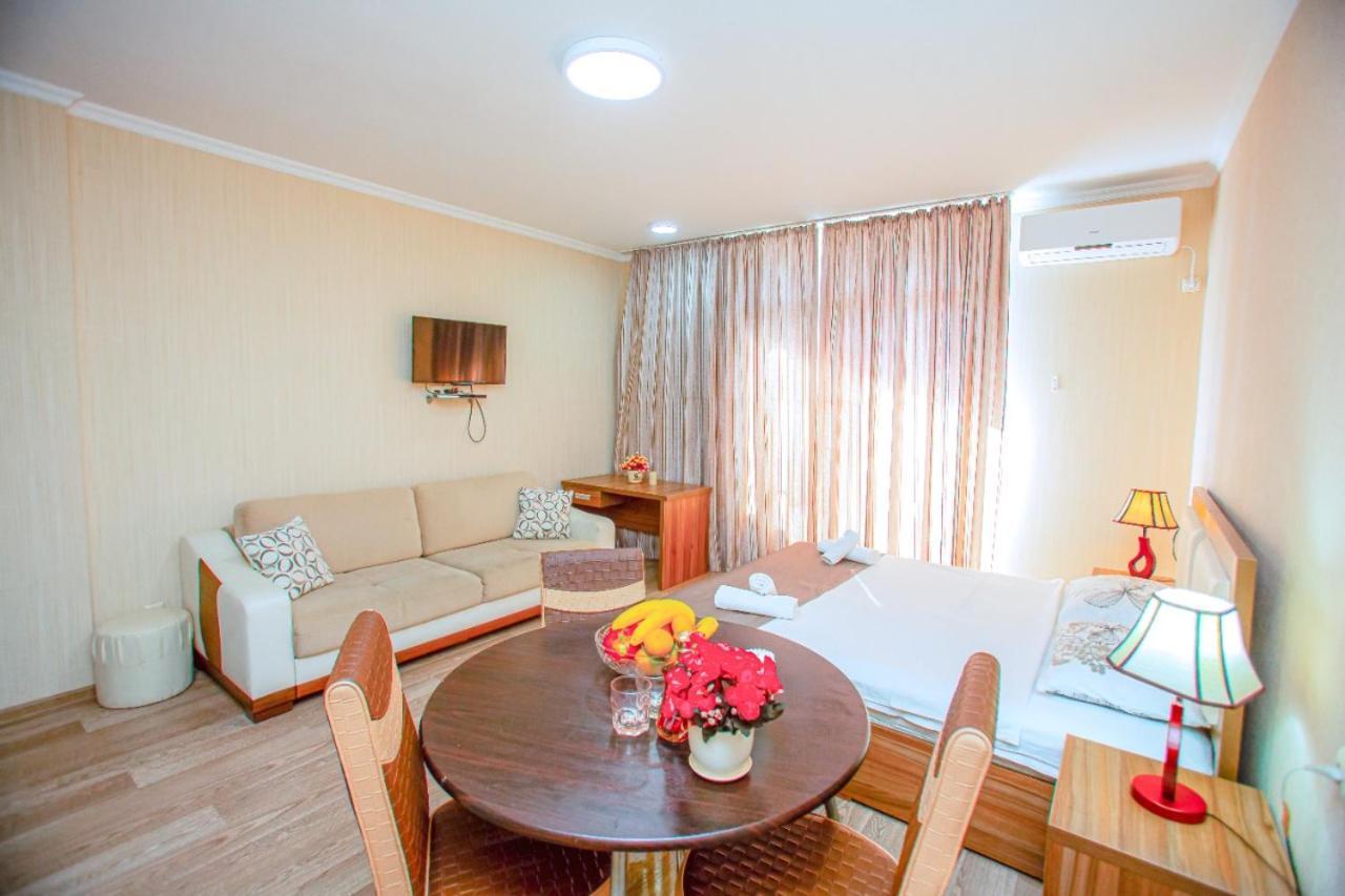 Tower Apartments 巴统 外观 照片